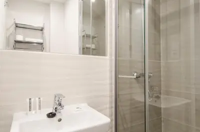 Un baño de Cozy 1BD San Miguel-Plaza Mayor city centre
