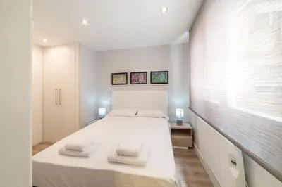 Cama o camas de una habitación en Cozy 1BD San Miguel-Plaza Mayor city centre