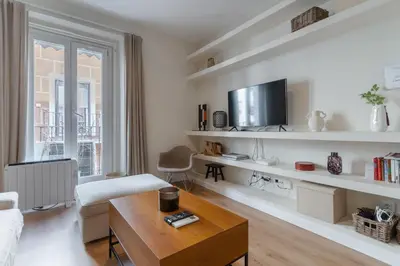Una televisión o centro de entretenimiento en Centric- 2Bd 1Bth furnished - Chueca
