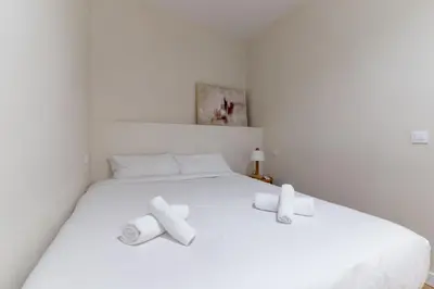 Cama o camas de una habitación en Centric- 2Bd 1Bth furnished - Chueca