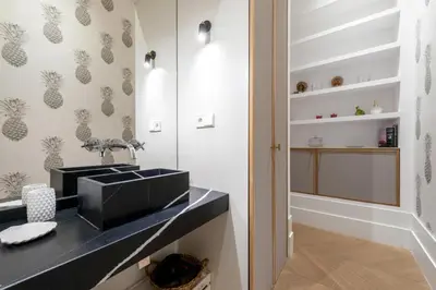 Un baño de Stylish centric- 2Bd 2Bth -city center
