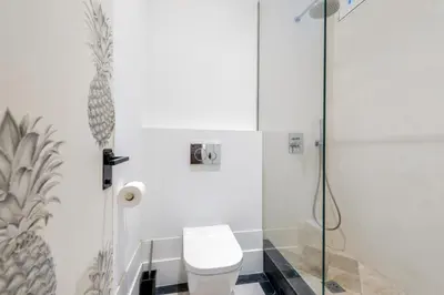 Un baño de Stylish centric- 2Bd 2Bth -city center