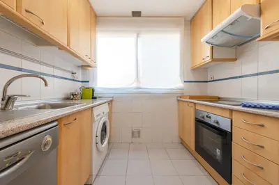 Una cocina o zona de cocina en Cozy Apartment- 2BD 2BT- Malasaña