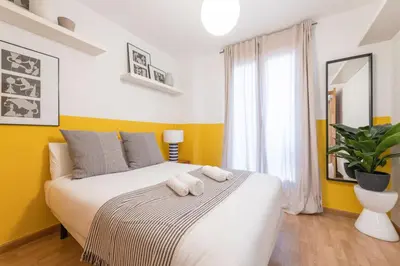 Cama o camas de una habitación en Cozy Apartment- 2BD 2BT- Malasaña