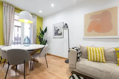 Zona de estar de Cozy Apartment- 2BD 2BT- Malasaña