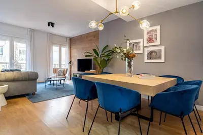 Una televisión o centro de entretenimiento en Bright Stylish-3Bedrooms 2Baths- Salamanca
