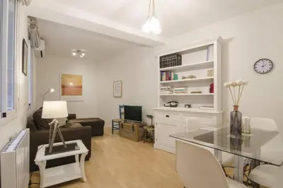 Una televisión o centro de entretenimiento en Trendy Cozy - 1 Bedroom 1 Bathroom - Chamberí