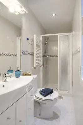 Un baño de Trendy Cozy - 1 Bedroom 1 Bathroom - Chamberí
