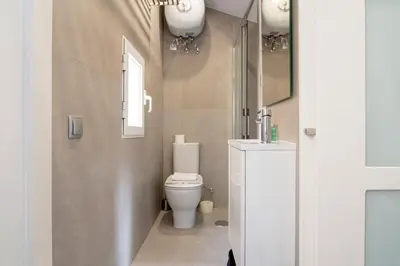 Un baño de Modern Bright Penthouse -1Bedroom 1Bath -Sol