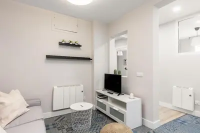 Una televisión o centro de entretenimiento en Modern and Cozy-2 Bedrooms 1 Bathroom-Las Letras