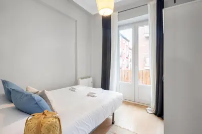 Cama o camas de una habitación en Refurbished Bright-2Bedrooms 1bathroom-Lavapies