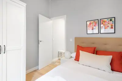 Cama o camas de una habitación en Refurbished Bright-2Bedrooms 1bathroom-Lavapies