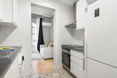 Una cocina o zona de cocina en Refurbished Bright-2Bedrooms 1bathroom-Lavapies