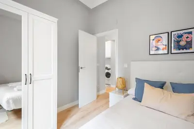 Cama o camas de una habitación en Refurbished Bright-2Bedrooms 1bathroom-Lavapies