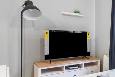 Una televisión o centro de entretenimiento en Refurbished Bright-2Bedrooms 1bathroom-Lavapies