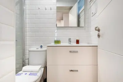 Un baño de Refurbished Bright-2Bedrooms 1bathroom-Lavapies