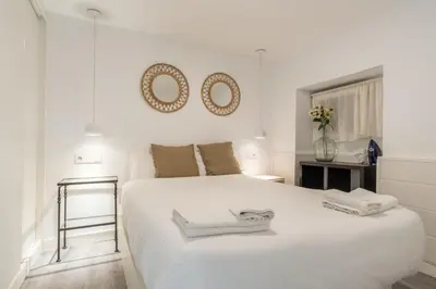 Cama o camas de una habitación en Cozy in Downtown - 2Bedrooms 1Bathroom - Malasaña