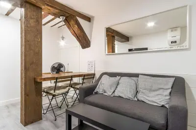 Una cocina o zona de cocina en Cozy in Downtown - 2Bedrooms 1Bathroom - Malasaña