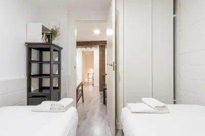 Cama o camas de una habitación en Cozy in Downtown - 2Bedrooms 1Bathroom - Malasaña