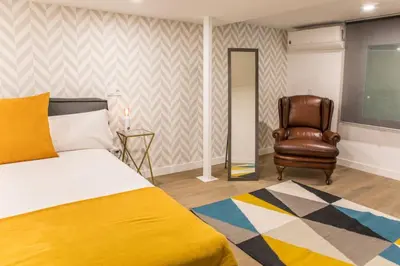 Cama o camas de una habitación en Stylish renovated apt - 2BD2BTH -Chamberí