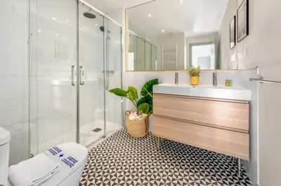 Un baño de Bright W Terrace -2 bedrooms 2 bathrooms-Chamberi