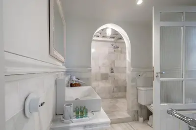 Un baño de Exclusive Refurbished-3Bedrooms 2Baths-Malasaña