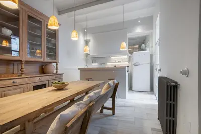 Una cocina o zona de cocina en Exclusive Refurbished-3Bedrooms 2Baths-Malasaña