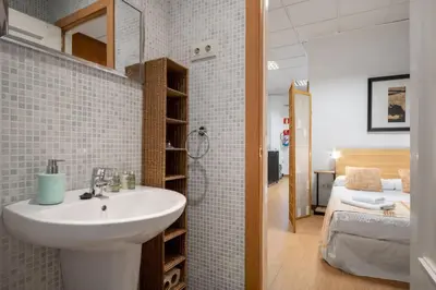 Cama o camas de una habitación en Cozy and Vintage-2Bedrooms 1.5Bathrooms-Malasaña
