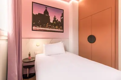 Cama o camas de una habitación en Ikonik Gran Vía