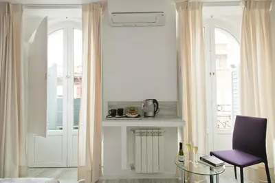 Una cocina o zona de cocina en Hostal Alexis Madrid