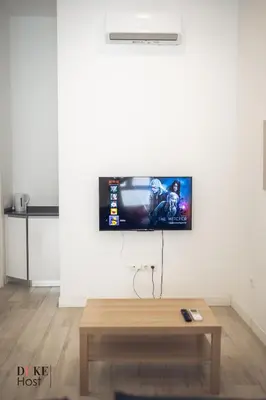 Una televisión o centro de entretenimiento en Santa Maria de la cabeza Apartments