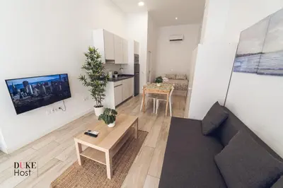 Una televisión o centro de entretenimiento en Santa Maria de la cabeza2 Apartments