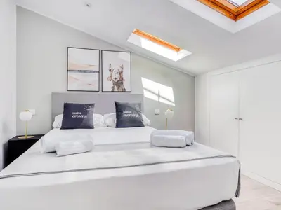 Cama o camas de una habitación en Limehome Madrid Calle Ave María - estancia temporal