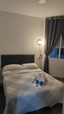 Cama o camas de una habitación en Hostal Vara Madrid