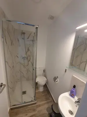 Un baño de Hostal Vara Madrid