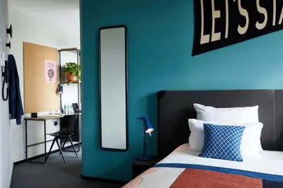 Cama o camas de una habitación en The Social Hub Madrid 4 star