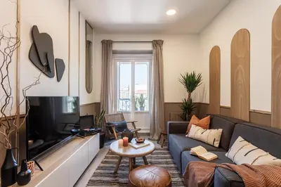 Una televisión o centro de entretenimiento en KOBENNI- One Bedroom Apartment with office in Justicia