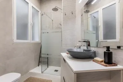 Un baño de KOBENNI- One Bedroom Apartment with office in Justicia