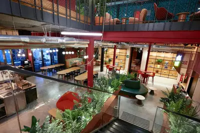 Un restaurante o sitio para comer en The Social Hub Madrid