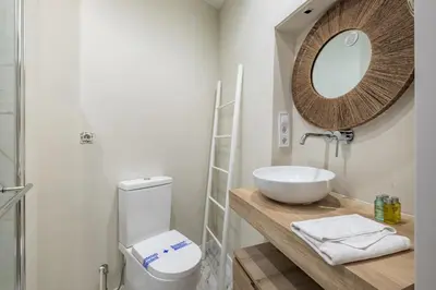 Un baño de Stylish Bright -2 Beds 2 Baths - Plaza de España
