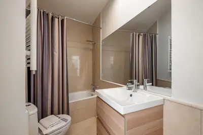 Un baño de Stylish Bright -2 Beds 2 Baths - Plaza de España
