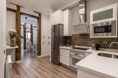 Una cocina o zona de cocina en Waou La Latina III - Alquiler Corta Duración