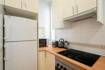 Una cocina o zona de cocina en For You Rentals Apartamento TEMPORAL Delicias Madrid Atocha DVA65