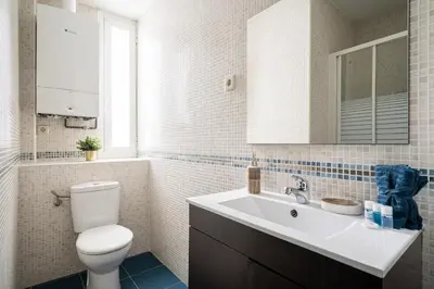 Un baño de For You Rentals Apartamento TEMPORAL Delicias Madrid Atocha DVA65