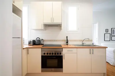 Una cocina o zona de cocina en For You Rentals Apartamento TEMPORAL Delicias Madrid Atocha DVA65