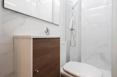 Un baño de Estudio acogedor para 1-2 personas. WIFI L.CABRERA