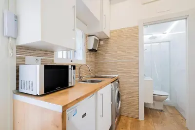 Una cocina o zona de cocina en Estudio acogedor para 1-2 personas. WIFI L.CABRERA