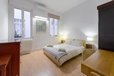 Cama o camas de una habitación en GRAN VIA-SOL SPACIOUS APARTMENT 3 Bedrooms & 2 WCs