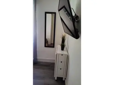 Una televisión o centro de entretenimiento en Tranquilo apartamento 5 pers. Madrid Río Mendoza