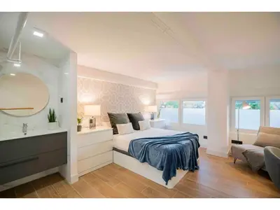 Cama o camas de una habitación en Precioso apartamento a pie de calle - Retiro- Dr Laguna